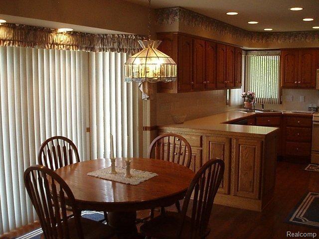 62300 Romeo Plank Road Ray, MI 48096 - Photo 16 of 25 16 Dining room