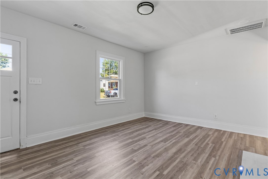 2513 Maplewood Road Henrico, VA 23228 - Photo 5 of 36 Gallery Image 5
