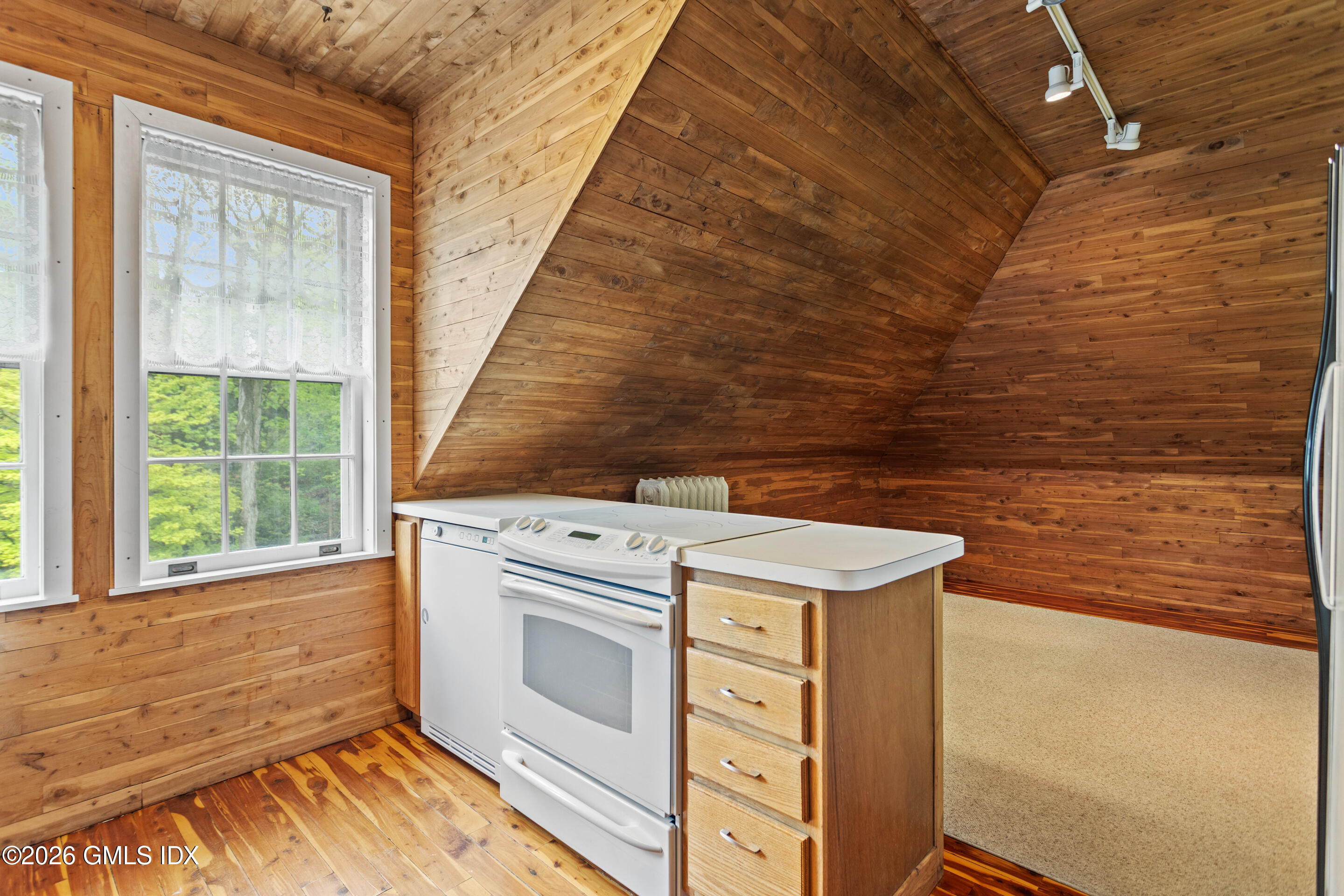 98 Byram Shore Road, Unit CARRIAGE HOUSE Greenwich, CT 06830 - Photo 15 of 19 Kitchen