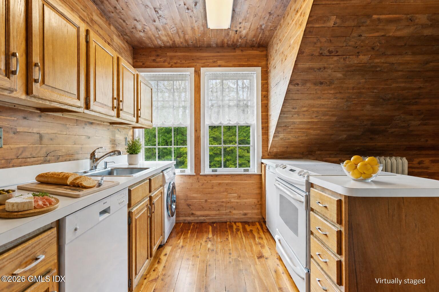 98 Byram Shore Road, Unit CARRIAGE HOUSE Greenwich, CT 06830 - Photo 16 of 19 Kitchen 1 Virtually staged