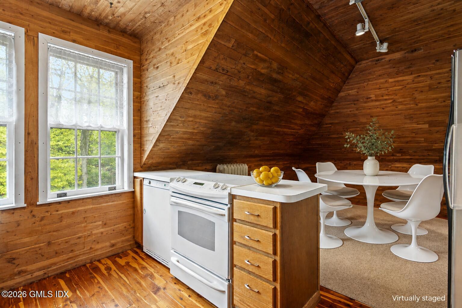 98 Byram Shore Road, Unit CARRIAGE HOUSE Greenwich, CT 06830 - Photo 17 of 19 Kitchen 2 Virtually staged
