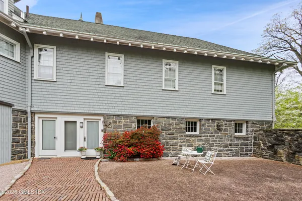 $6,950 | 98 Byram Shore Road, Unit CARRIAGE HOUSE, Greenwich, CT 06830