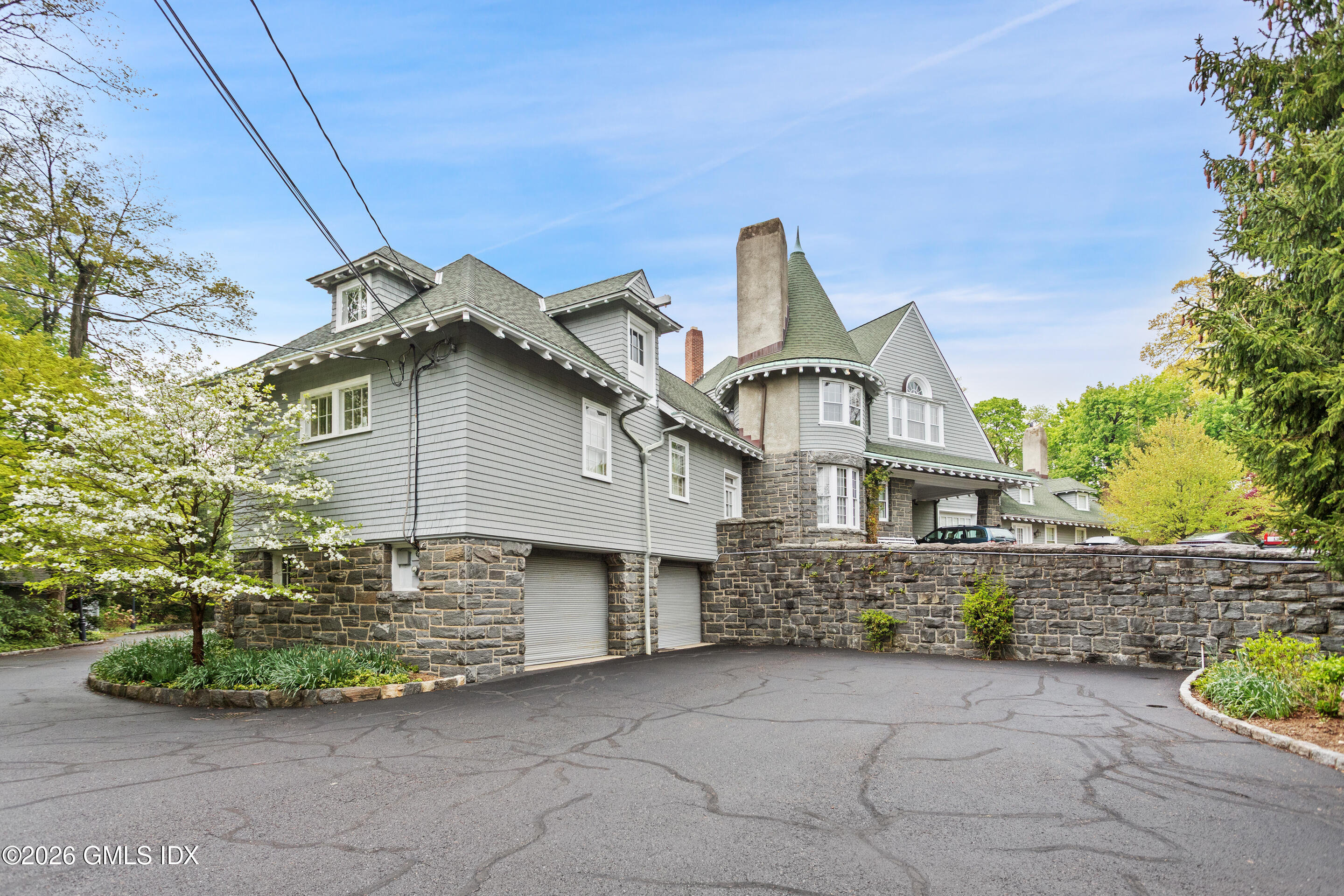 98 Byram Shore Road, Unit CARRIAGE HOUSE Greenwich, CT 06830 - Photo 3 of 19 Carriage House Apartment