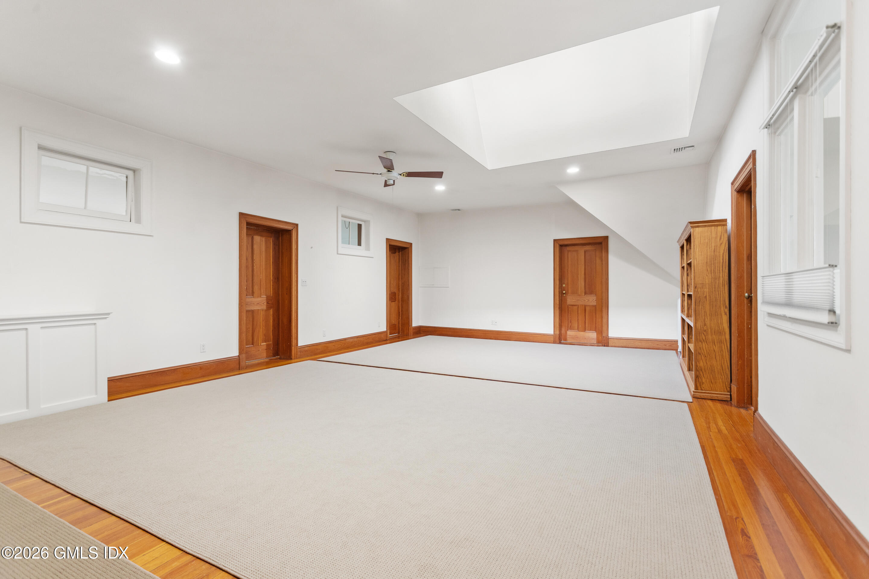 98 Byram Shore Road, Unit CARRIAGE HOUSE Greenwich, CT 06830 - Photo 5 of 19 Living Room