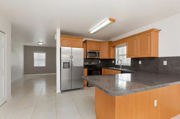 $2,800 | 22 Southwest 6th Street, Unit 1, Hallandale Beach, FL 33009