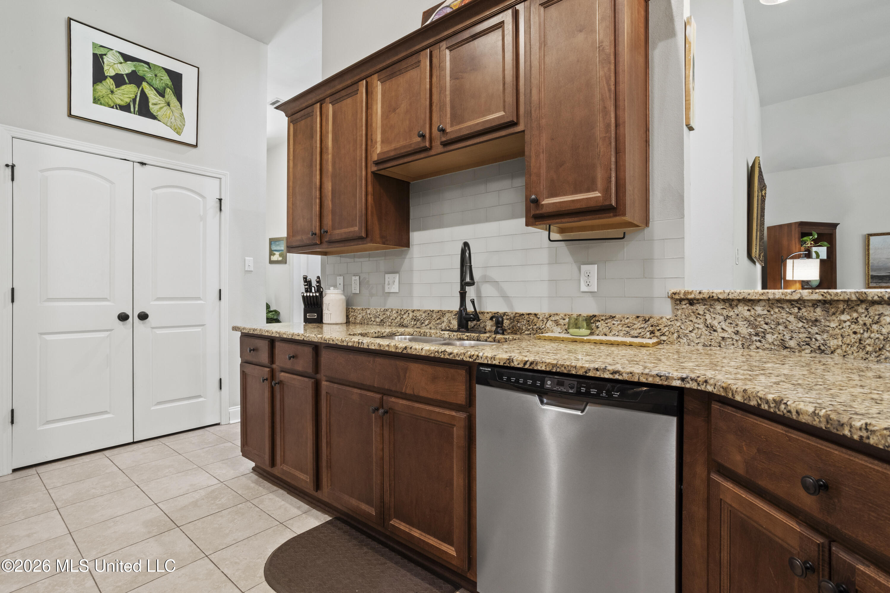 892 Reunion Pl Circle Biloxi, MS 39532 - Photo 12 of 30 Kitchen