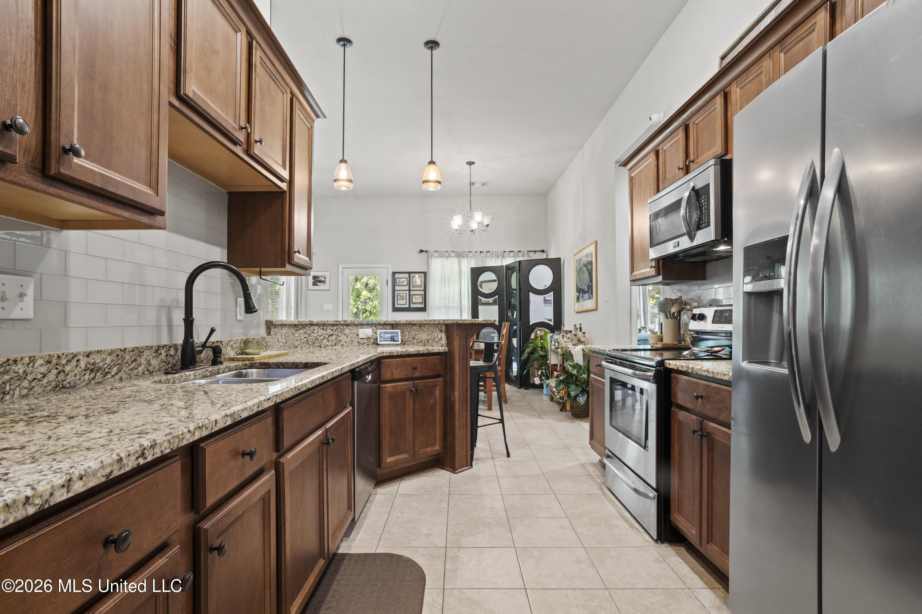 892 Reunion Pl Circle Biloxi, MS 39532 - Photo 13 of 30 Kitchen/Dining