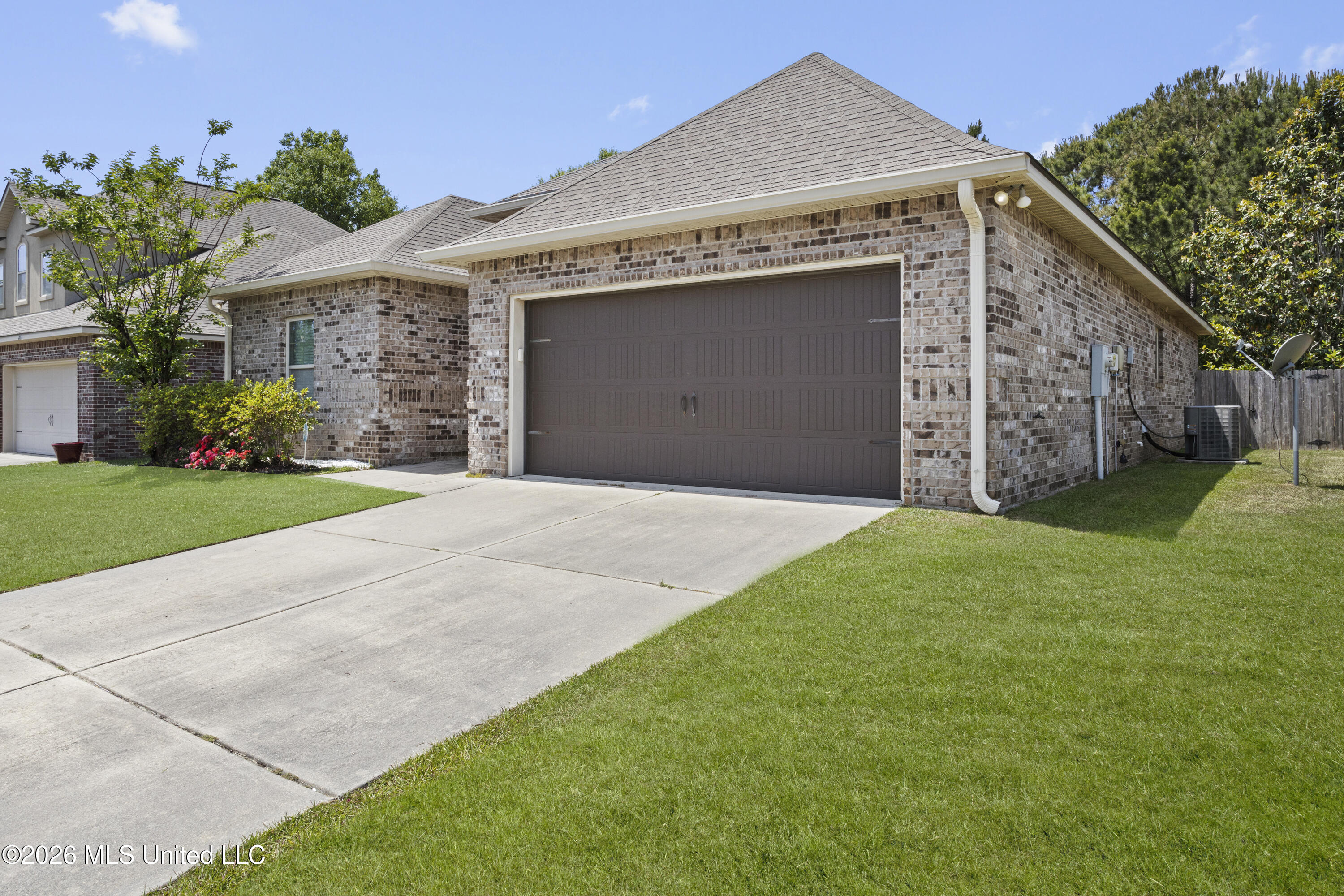 892 Reunion Pl Circle Biloxi, MS 39532 - Photo 3 of 30 00003