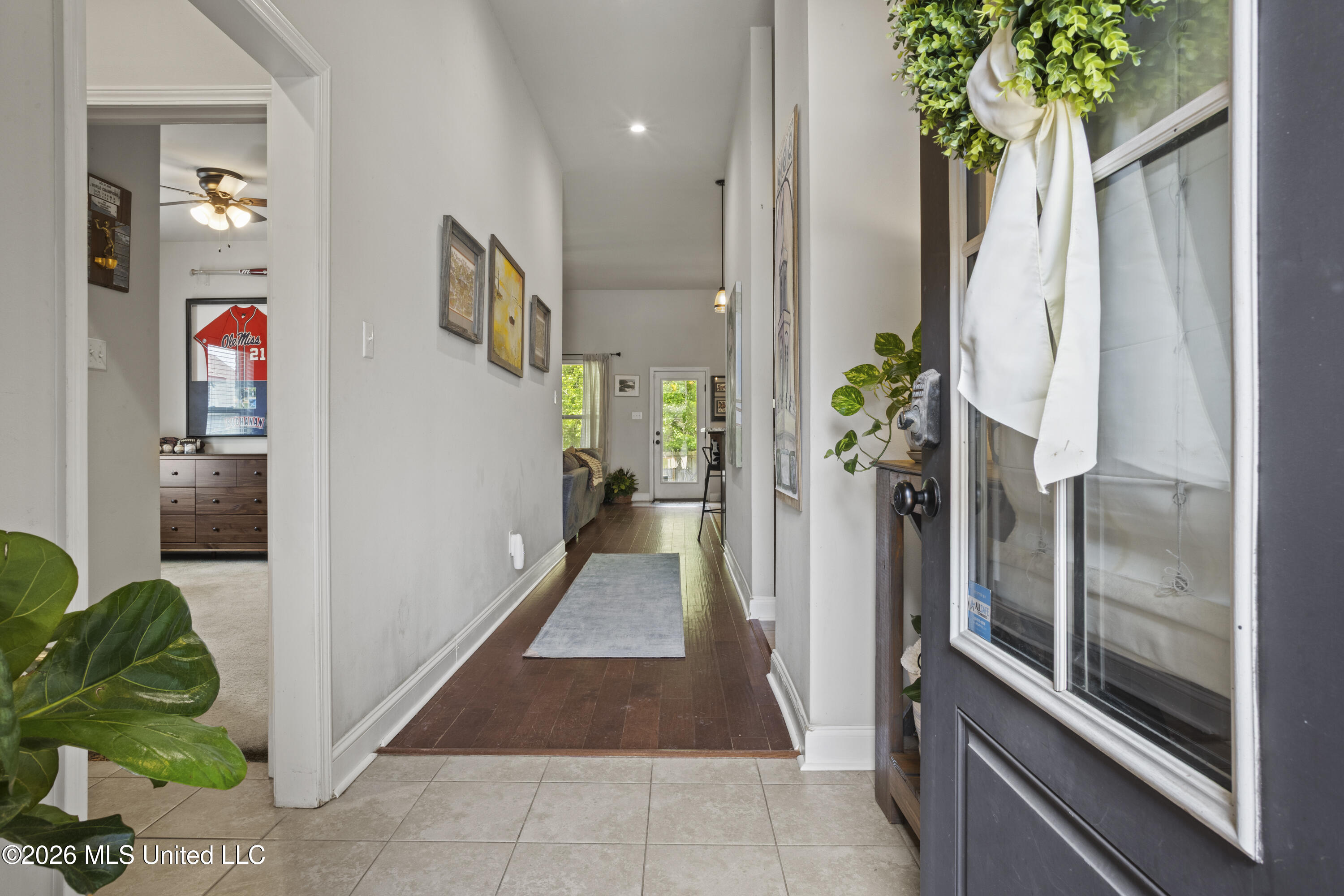 892 Reunion Pl Circle Biloxi, MS 39532 - Photo 6 of 30 Foyer