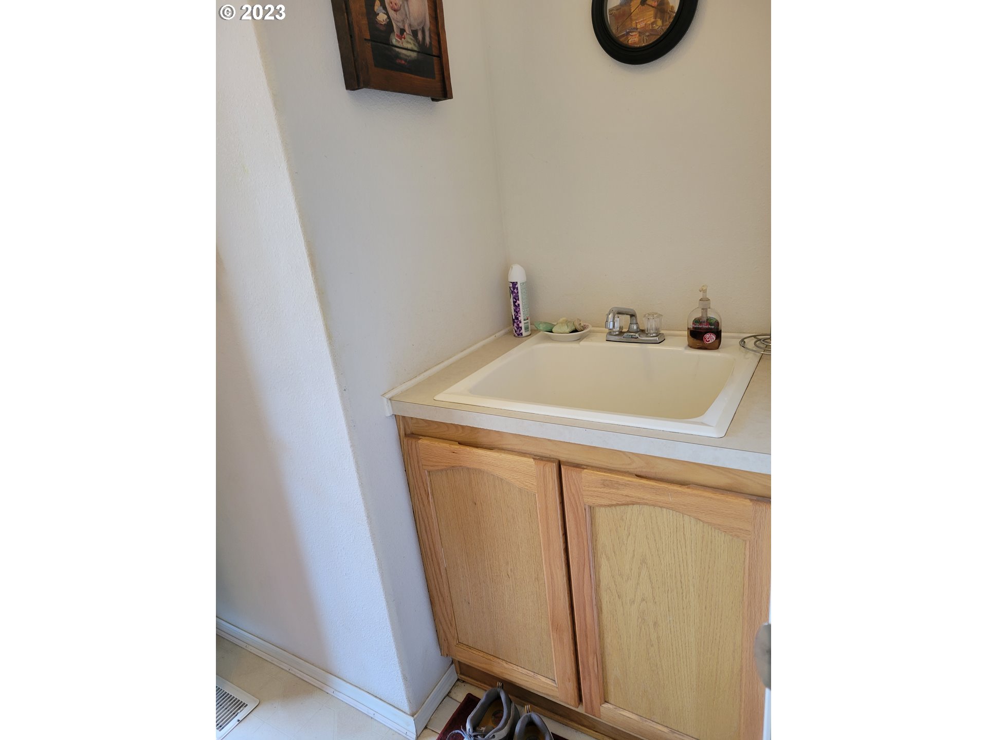 77088 London Road Cottage Grove, OR 97424 - Photo 33 of 47 Laundry
