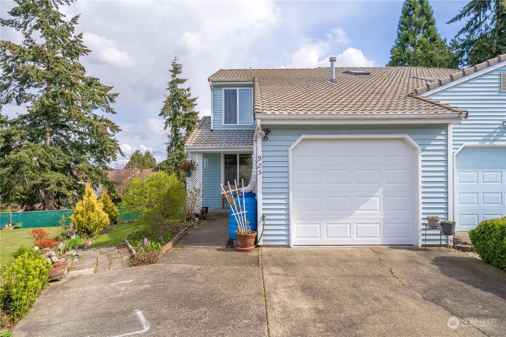 925 South 310th Place Federal Way, WA 98003 - Photo 12 of 39 a front view of a house with a yard and garage