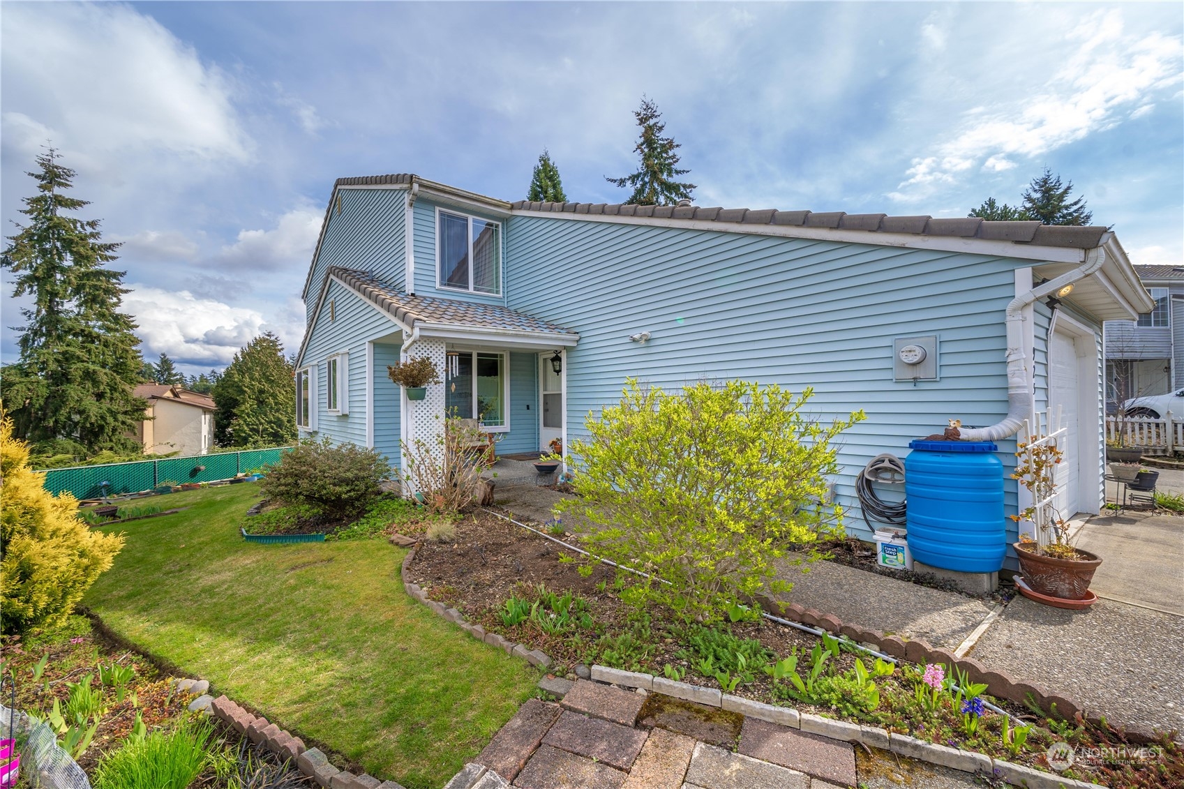 925 South 310th Place Federal Way, WA 98003 - Photo 13 of 39 a front view of a house with garden