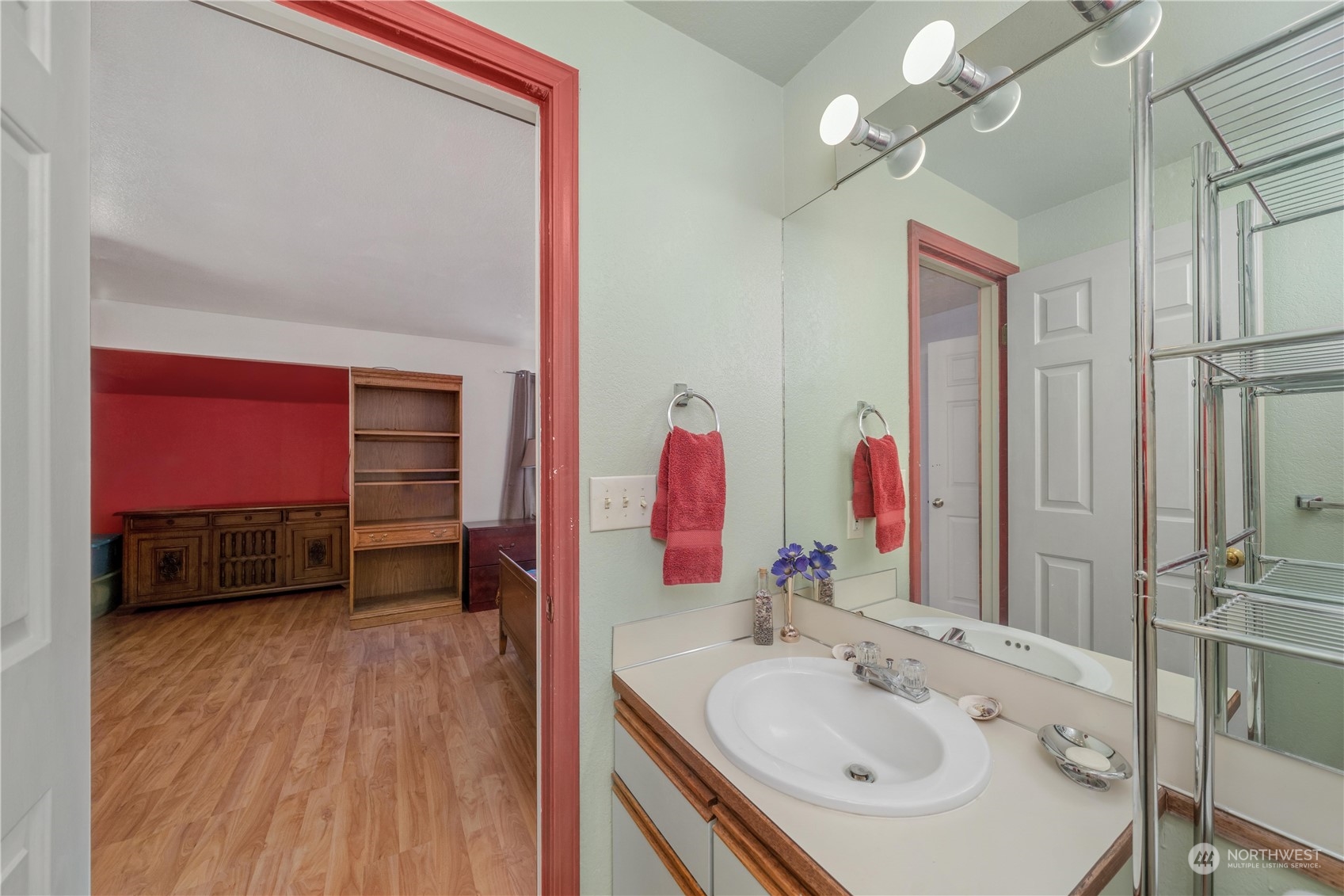 925 South 310th Place Federal Way, WA 98003 - Photo 33 of 39 a bathroom with a sink vanity and a mirror