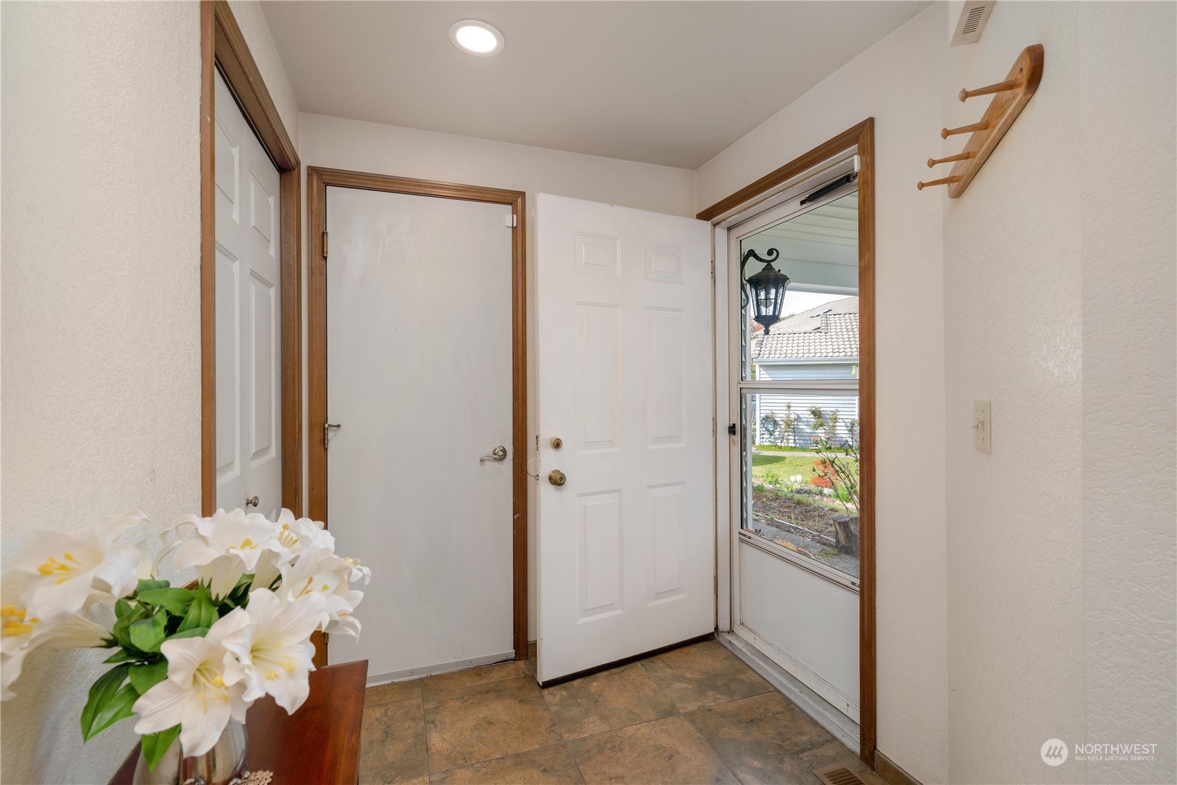 925 South 310th Place Federal Way, WA 98003 - Photo 36 of 39 a view of entryway with livingroom