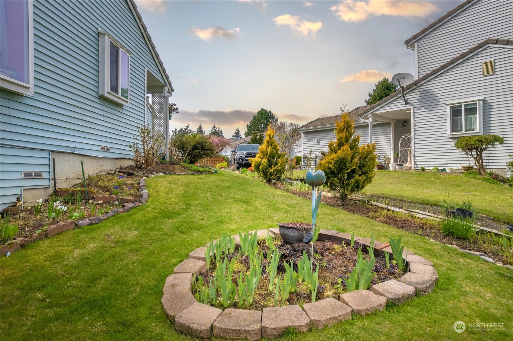 925 South 310th Place Federal Way, WA 98003 - Photo 6 of 39 a swimming pool with barbeque oven outdoor seating