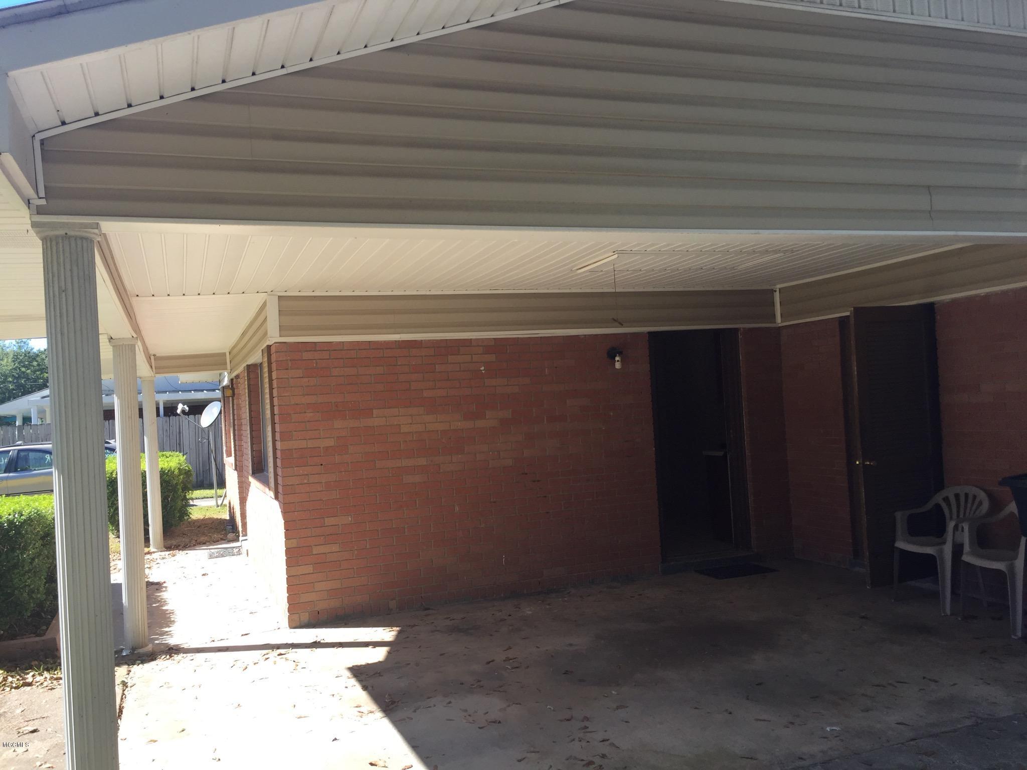 212 Maple Drive Ocean Springs, MS 39564 - Photo 2 of 21 IMG_2994