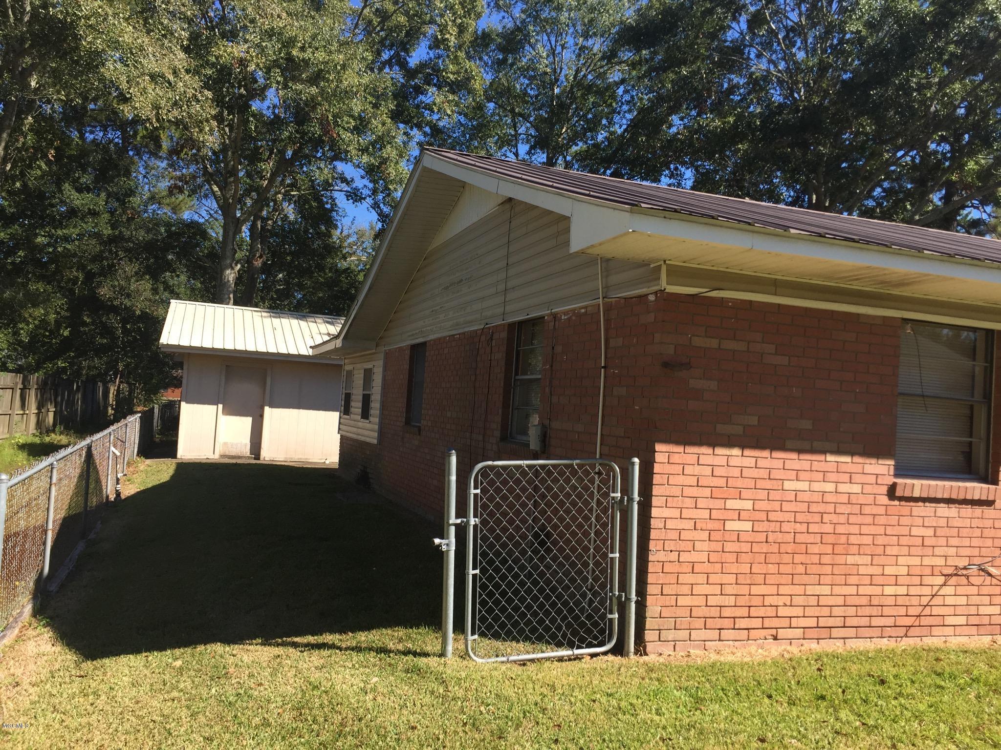 212 Maple Drive Ocean Springs, MS 39564 - Photo 5 of 21 IMG_3007