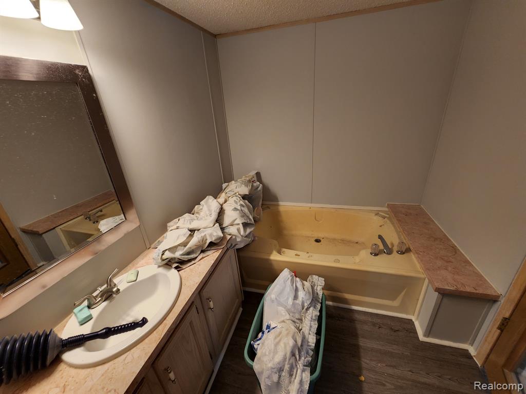 9205 Exeter Road Carleton, MI 48117 - Photo 13 of 27