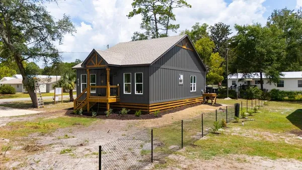 $299,900 | 610 10th Street West, Carrabelle, FL 32322