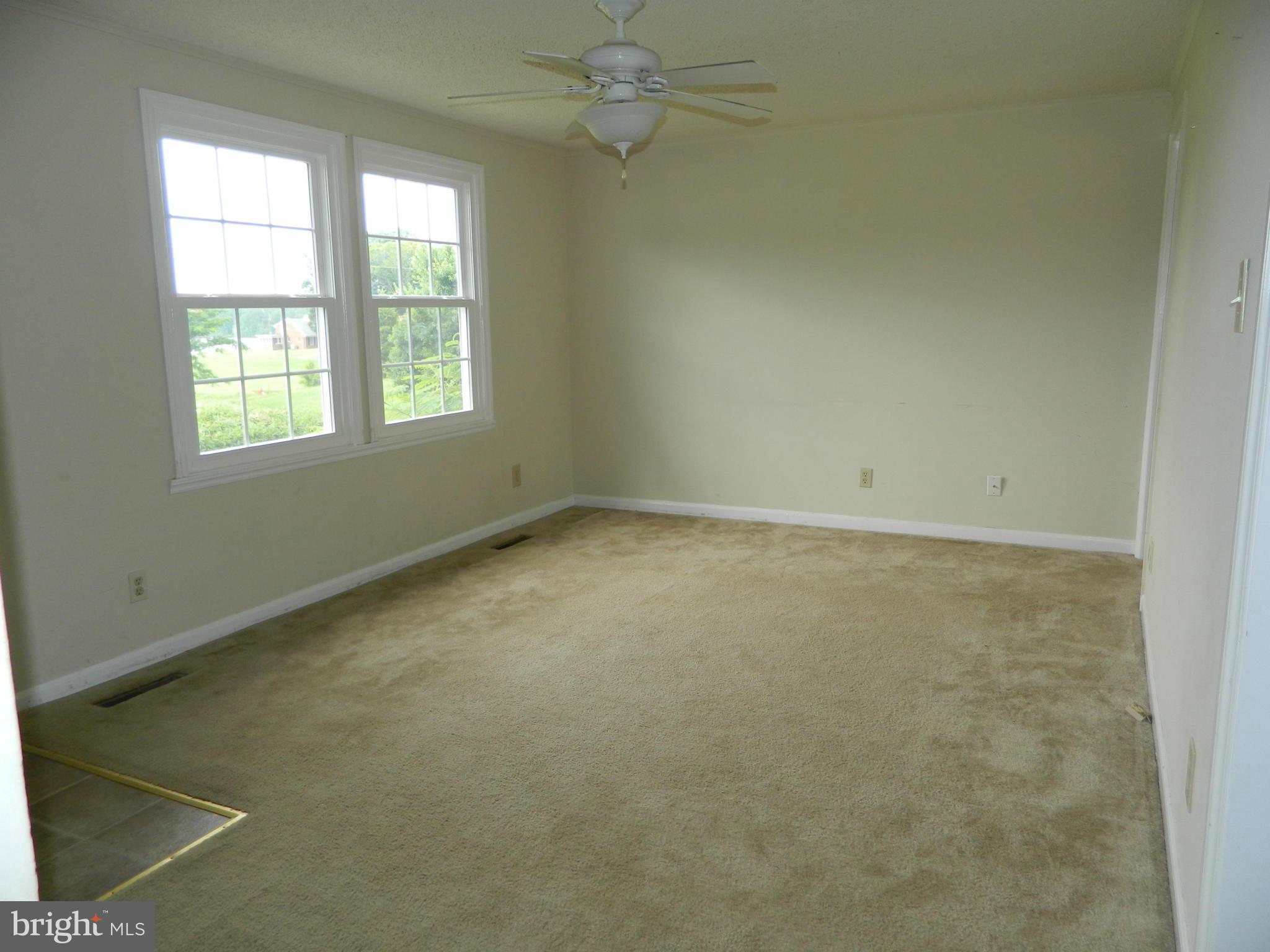 10403 Gordon Road Spotsylvania, VA 22553 - Photo 2 of 11 Living Room