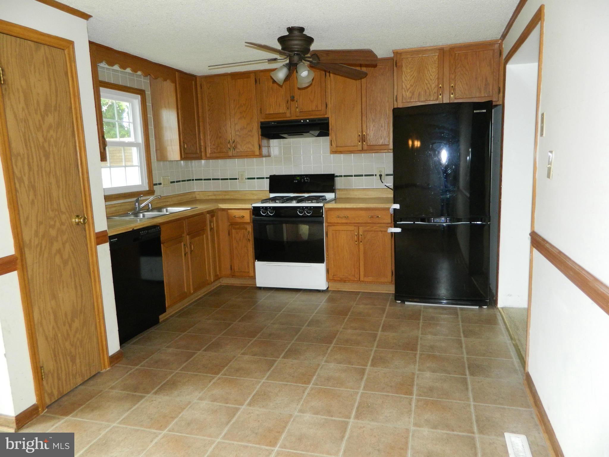 10403 Gordon Road Spotsylvania, VA 22553 - Photo 3 of 11 Kitchen