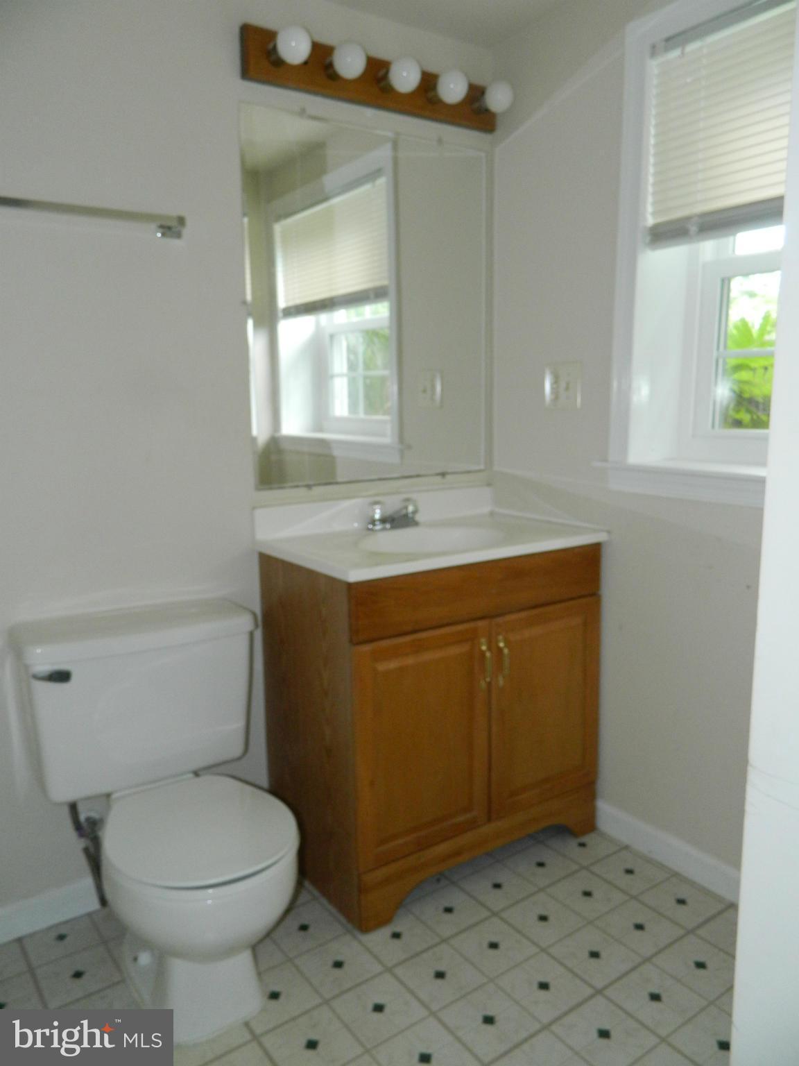 10403 Gordon Road Spotsylvania, VA 22553 - Photo 5 of 11 Bath