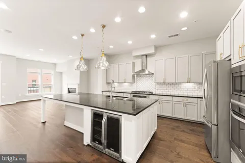 $1,200,000 | 204 Railbender Alley Southeast, Leesburg, VA 20175