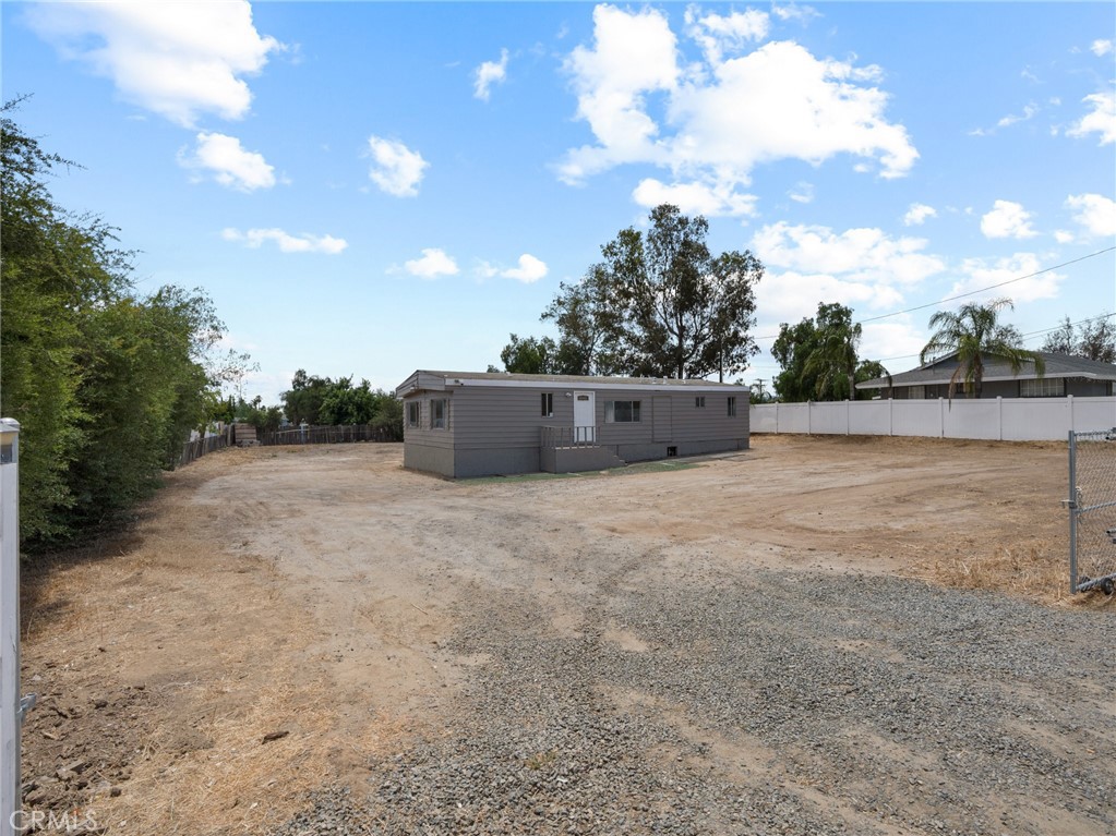 21779 Markham Street Perris, CA 92570 - Photo 4 of 31