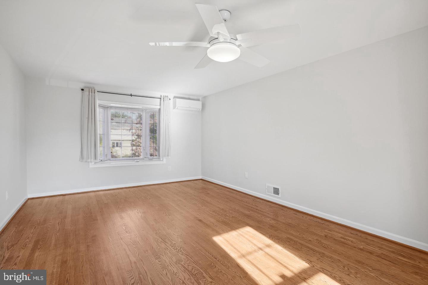 9912 Hall Road Potomac, MD 20854 - Photo 11 of 15 One of 3 additional upstairs Bedrooms