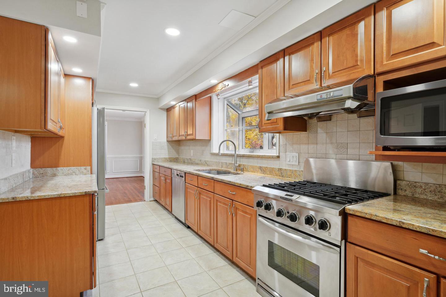 9912 Hall Road Potomac, MD 20854 - Photo 5 of 15 Updated Kitchen