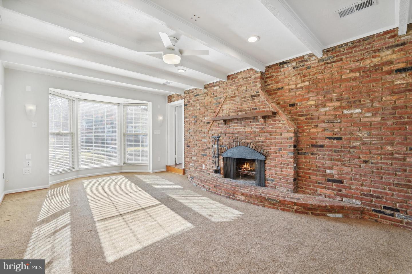 9912 Hall Road Potomac, MD 20854 - Photo 6 of 15 Adjacent Family room