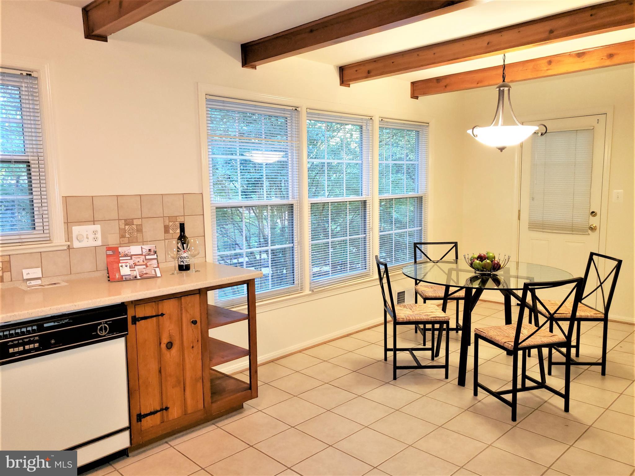 8412 Jeb Stuart Road Potomac, MD 20854 - Photo 8 of 25 Spacious Eat-In Kitchen