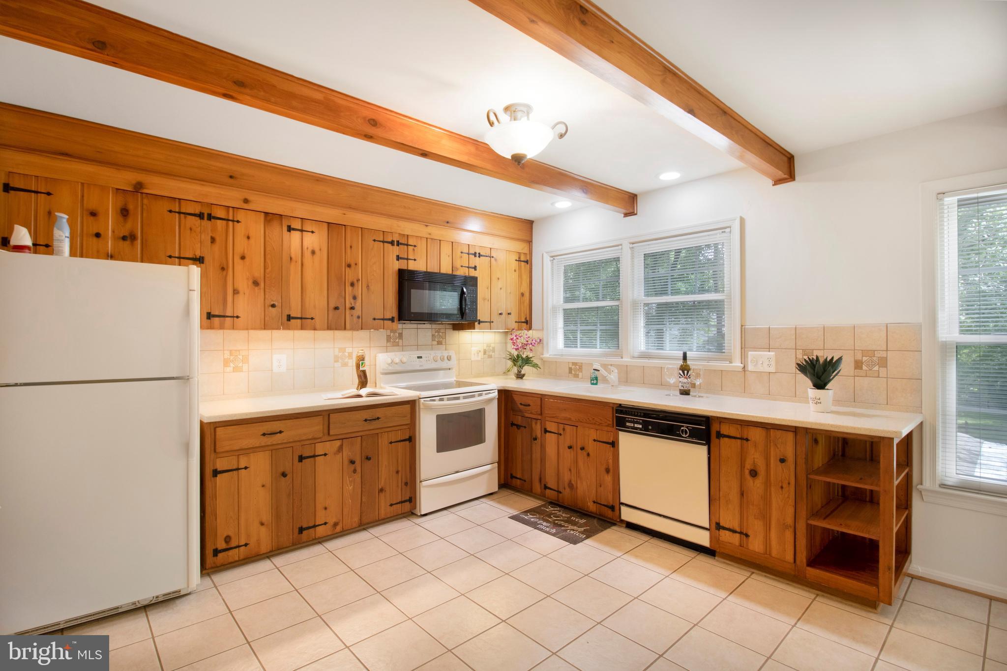 8412 Jeb Stuart Road Potomac, MD 20854 - Photo 10 of 25 Corian Counters