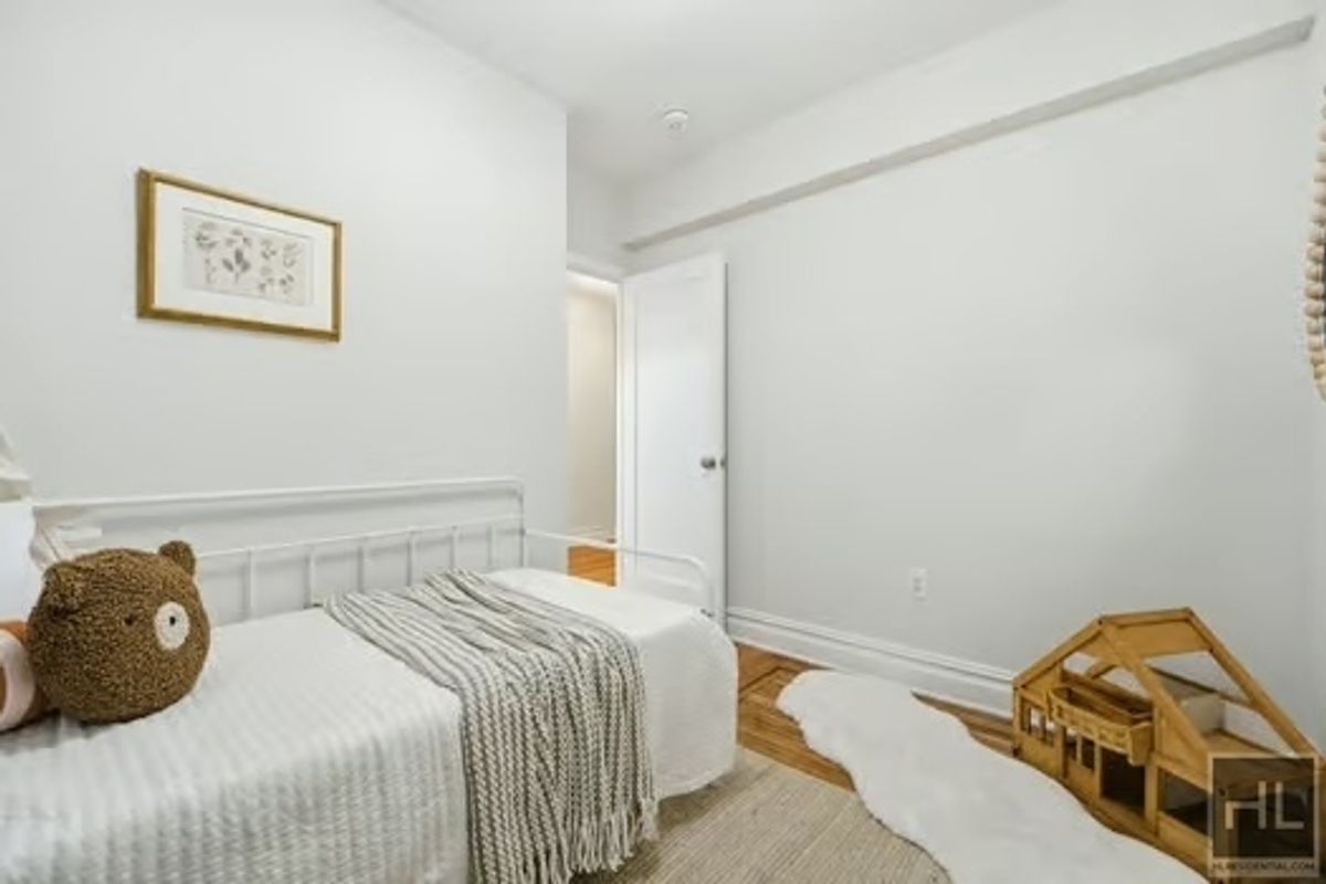 160 East 3rd Street, Unit 2F Manhattan, NY 10009 - Photo 16 of 20 a bedroom with a bed and a window