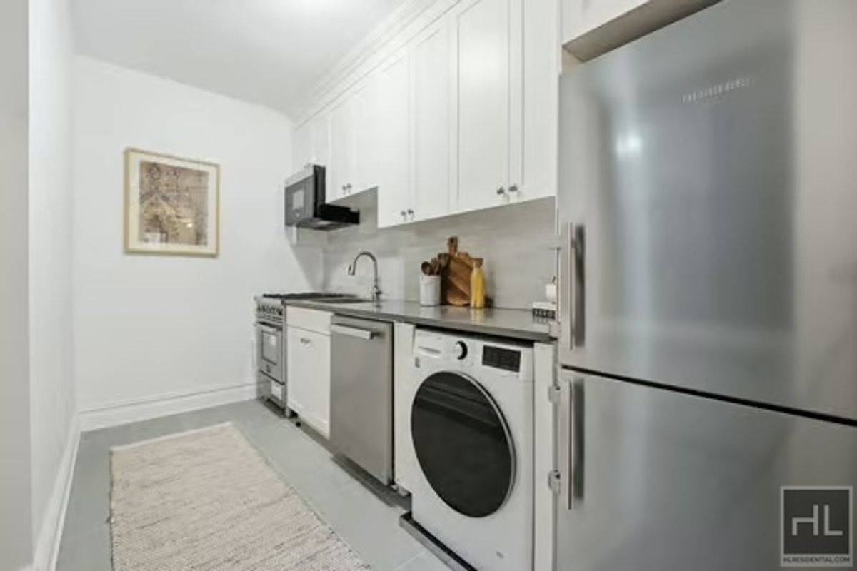160 East 3rd Street, Unit 2F Manhattan, NY 10009 - Photo 8 of 20 a utility room with dryer and washer