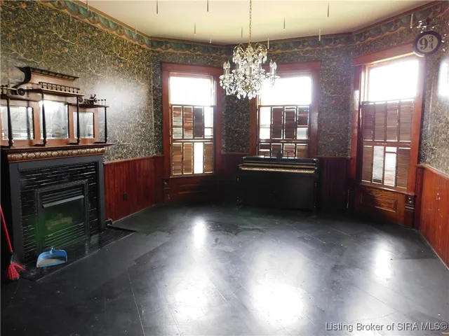 $199,900 | 225 West Oak Street, Campbellsburg, IN 47108