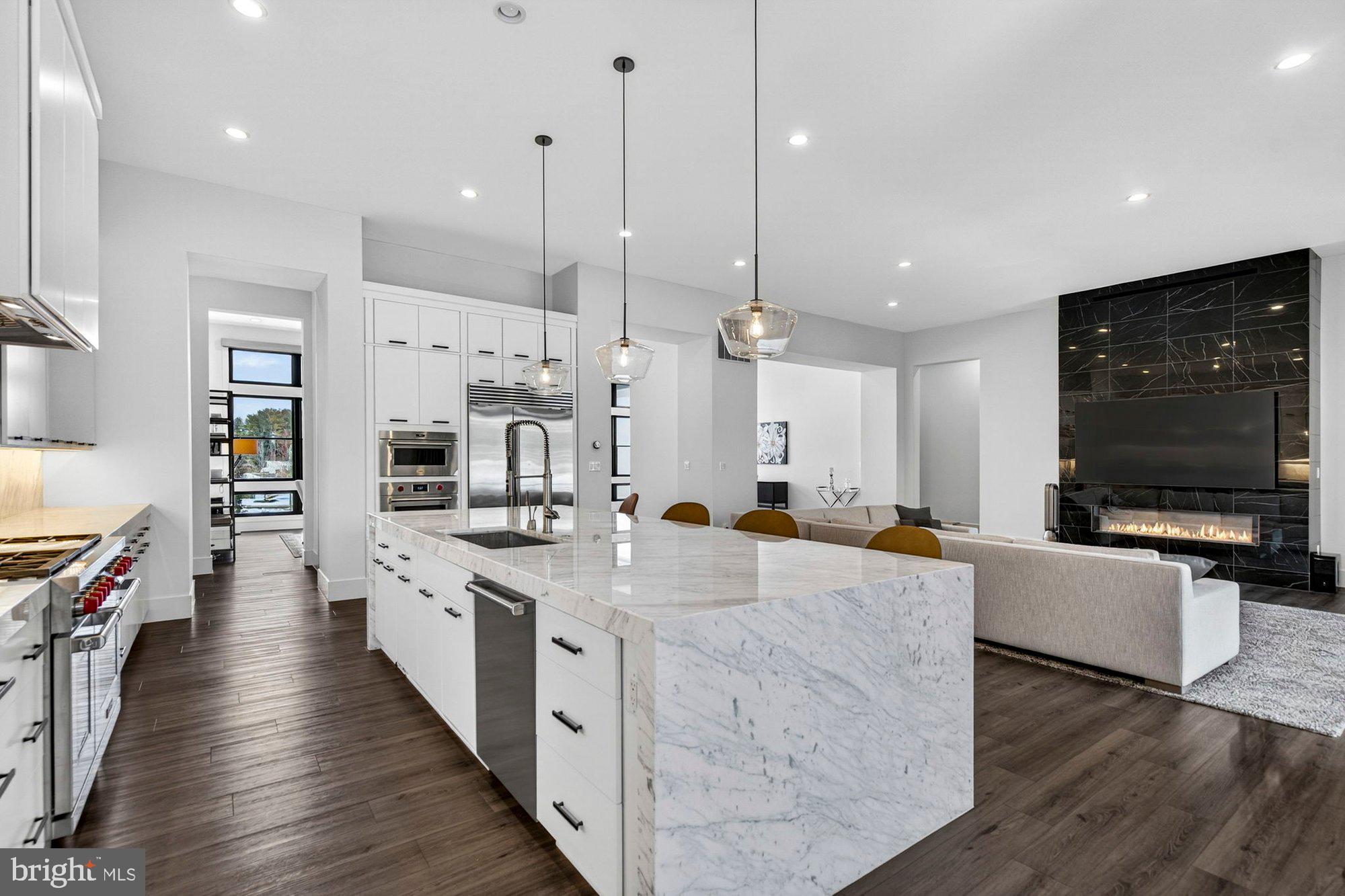 1221 Riley Preserve Court McLean, VA 22102 - Photo 13 of 94 a large kitchen with stainless steel appliances kitchen island granite countertop a large counter top and stove