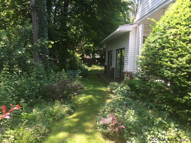 1531 Randolph Road Schenectady, NY 12308 - Photo 4 of 27 Photo 4