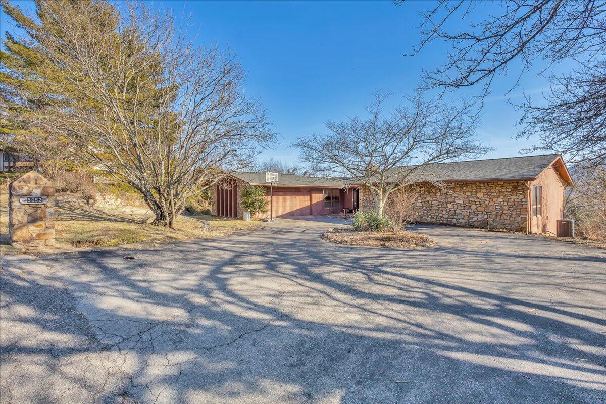 5952 Saddleridge Road Roanoke, VA 24018 - Photo 2 of 48 02-5952 Saddleridge Rd_02