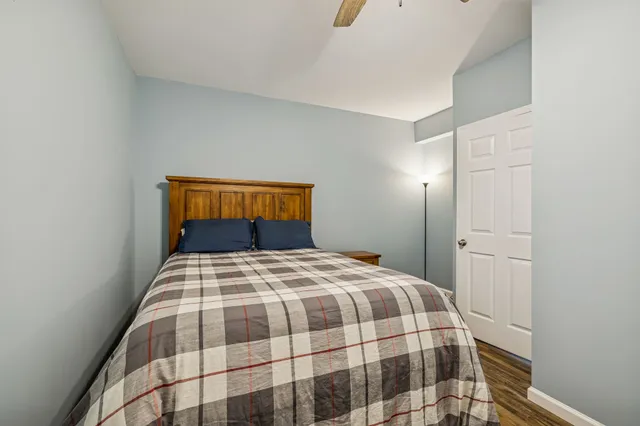 a black and white photo of a living room