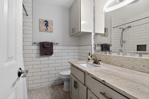 $979,000 | 8718 Tallwood Drive, Austin, TX 78759