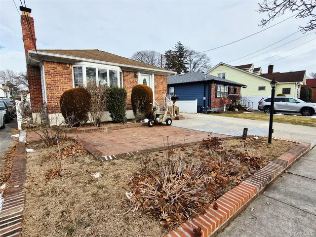 $695,000 | 225 East Mineola Avenue, Valley Stream, NY 11580