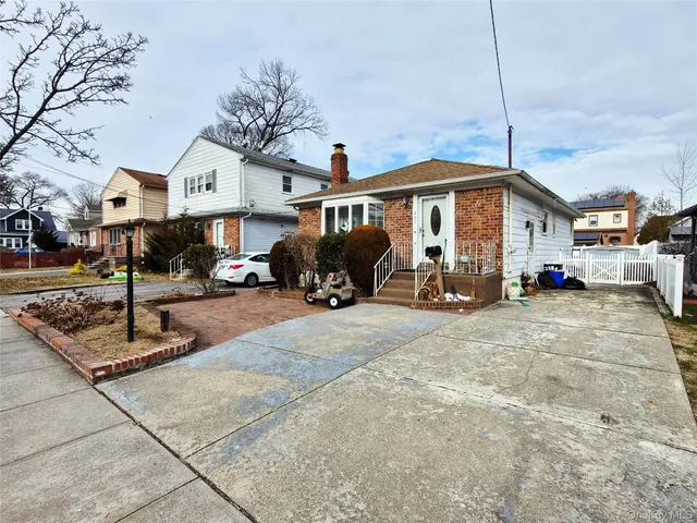 $695,000 | 225 East Mineola Avenue, Valley Stream, NY 11580