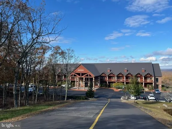 $549,900 | 5 Tioga Drive, Hazleton, PA 18202