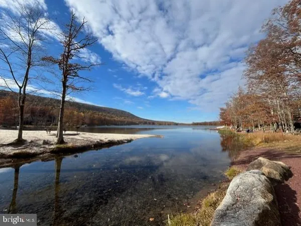 $549,900 | 5 Tioga Drive, Hazleton, PA 18202