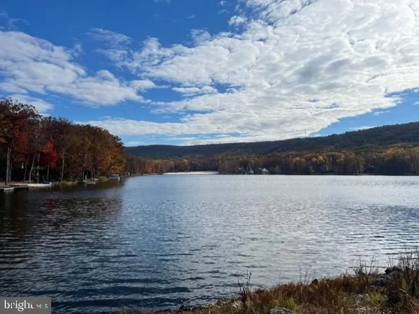 $549,900 | 5 Tioga Drive, Hazleton, PA 18202