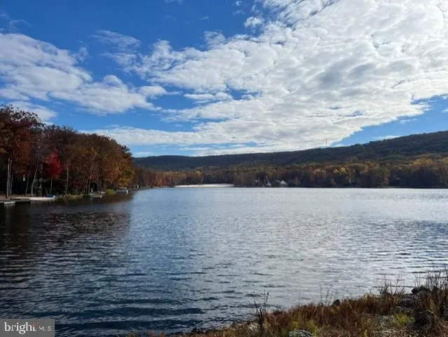 $599,990 | 5 Tioga Drive, Hazleton, PA 18202