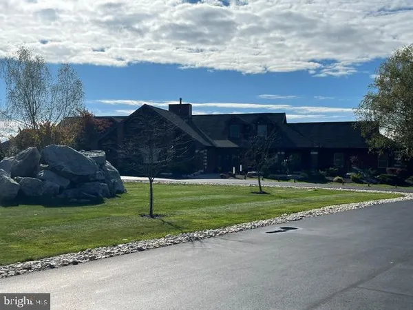 $549,900 | 5 Tioga Drive, Hazleton, PA 18202