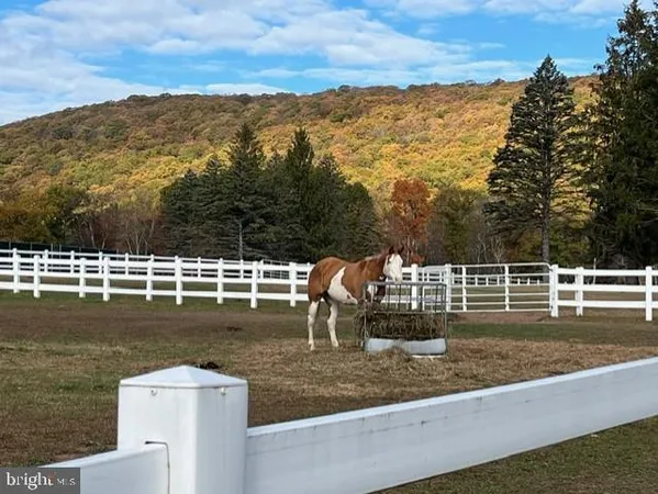 $549,900 | 5 Tioga Drive, Hazleton, PA 18202