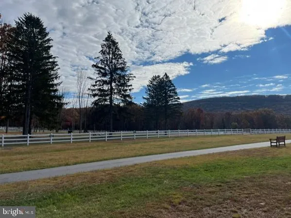 $549,900 | 5 Tioga Drive, Hazleton, PA 18202